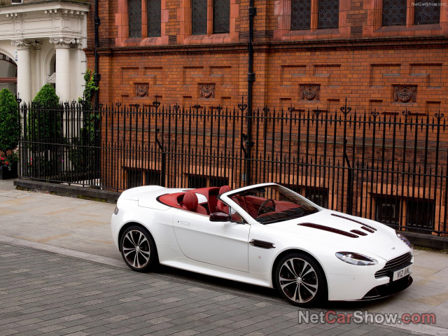 Aston Martin V12 Vantage Roadster фото