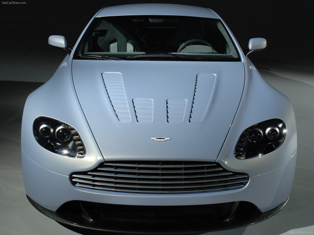 Aston Martin V12 Vantage RS фото