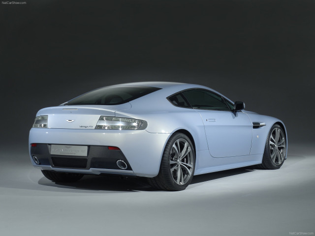 Aston Martin V12 Vantage RS фото