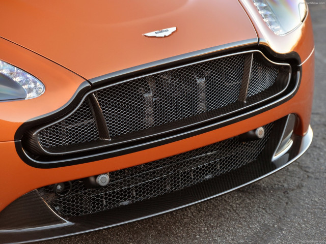 Aston Martin V12 Vantage S Roadster фото