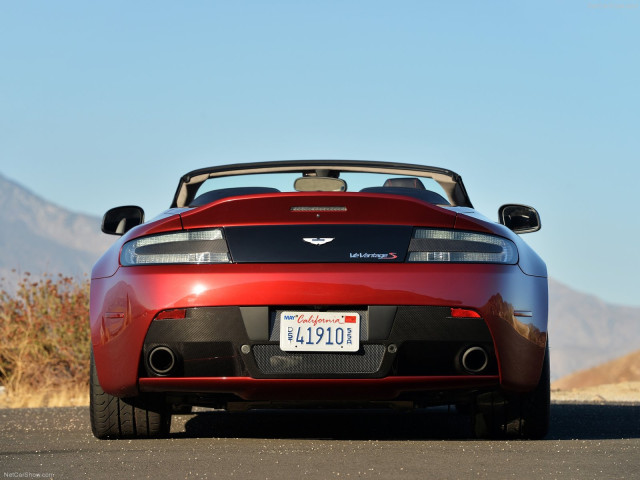 Aston Martin V12 Vantage S Roadster фото