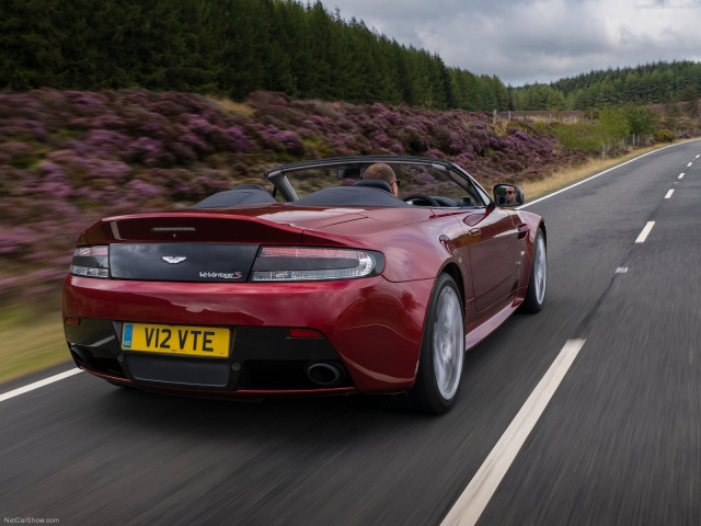 Aston Martin V12 Vantage S Roadster фото