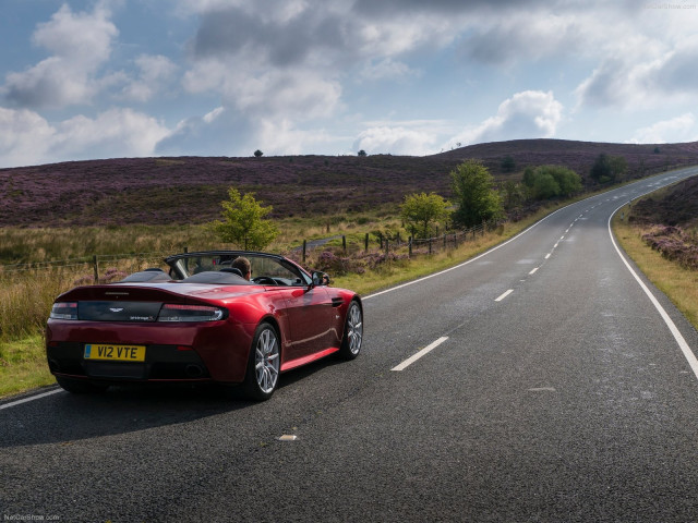 Aston Martin V12 Vantage S Roadster фото