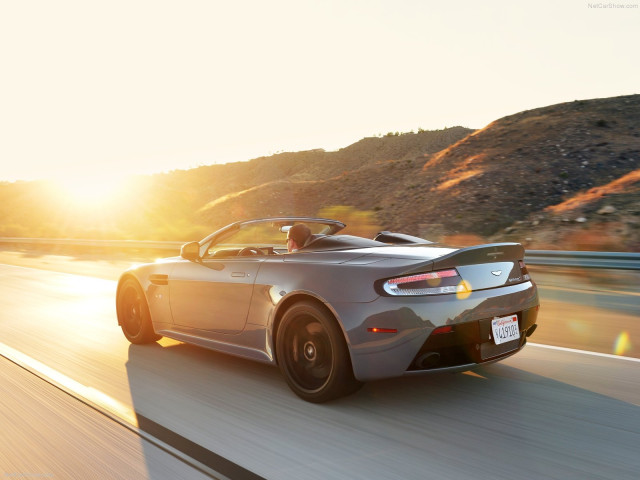 Aston Martin V12 Vantage S Roadster фото