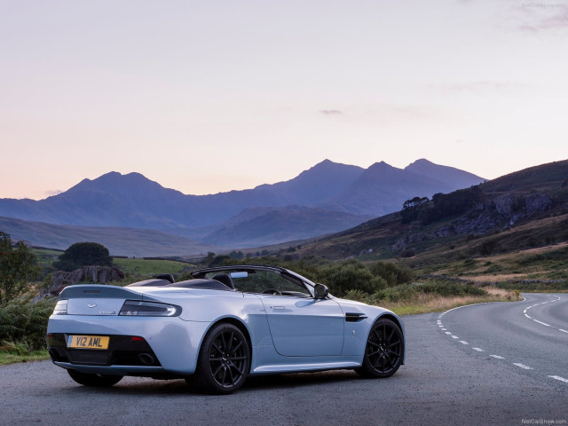 Aston Martin V12 Vantage S Roadster фото