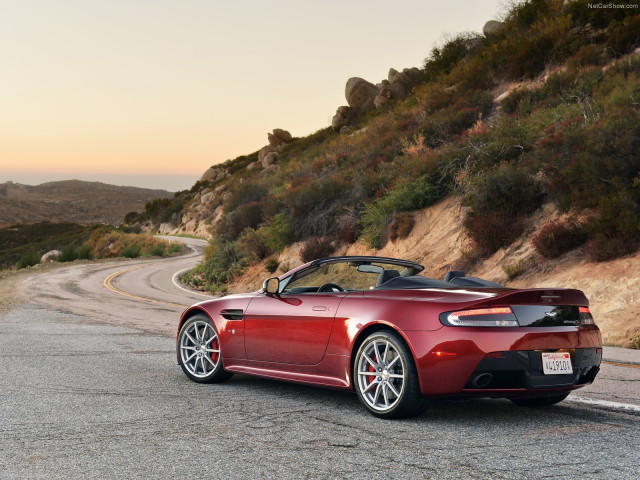 Aston Martin V12 Vantage S Roadster фото