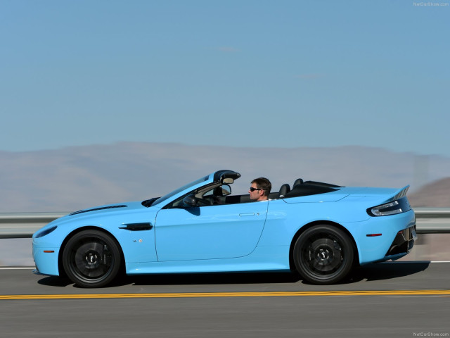 Aston Martin V12 Vantage S Roadster фото