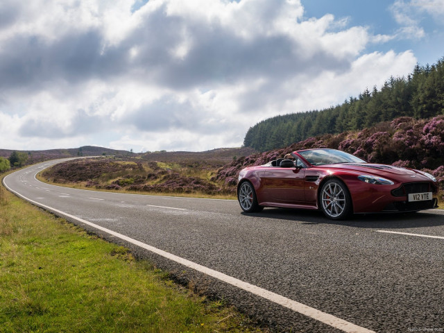 Aston Martin V12 Vantage S Roadster фото