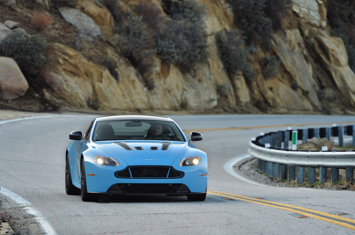 Aston Martin V12 Vantage фото 107480