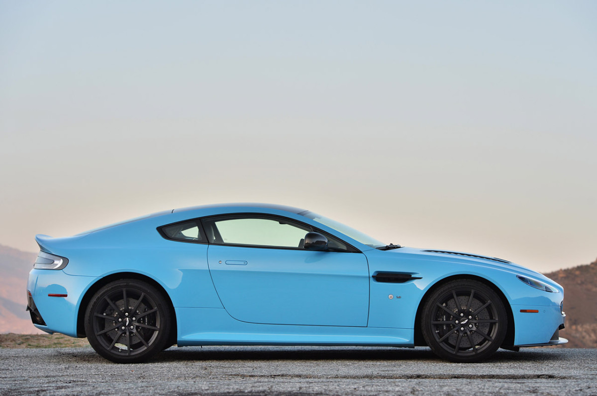 Aston Martin V12 Vantage фото 107490