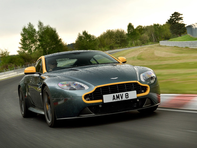 Aston Martin V8 Vantage GT фото