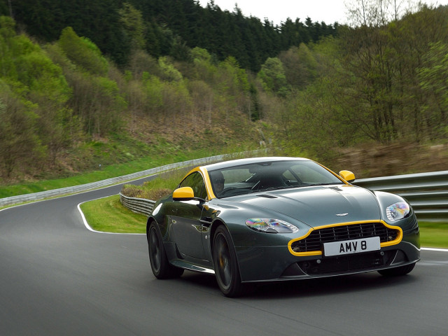 Aston Martin V8 Vantage GT фото