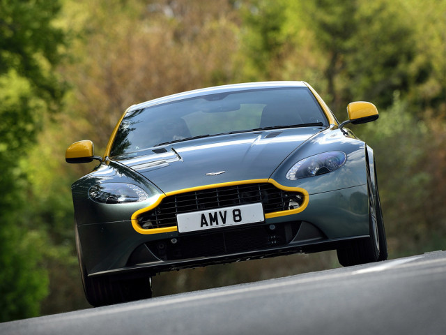 Aston Martin V8 Vantage GT фото