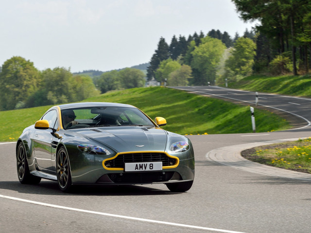 Aston Martin V8 Vantage GT фото