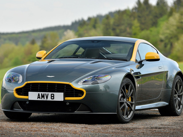 Aston Martin V8 Vantage GT фото