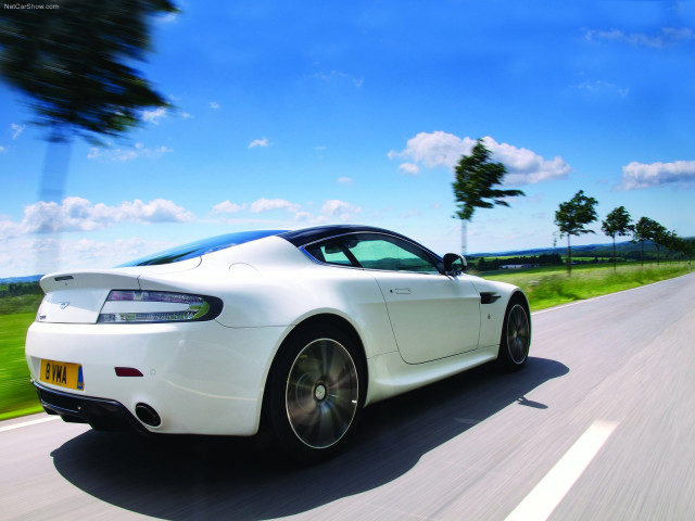 Aston Martin V8 Vantage N420 фото