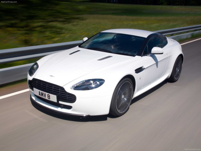 Aston Martin V8 Vantage N420 фото