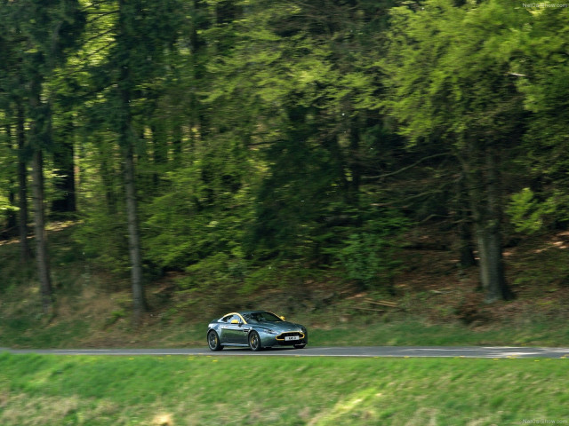 Aston Martin V8 Vantage N430 фото