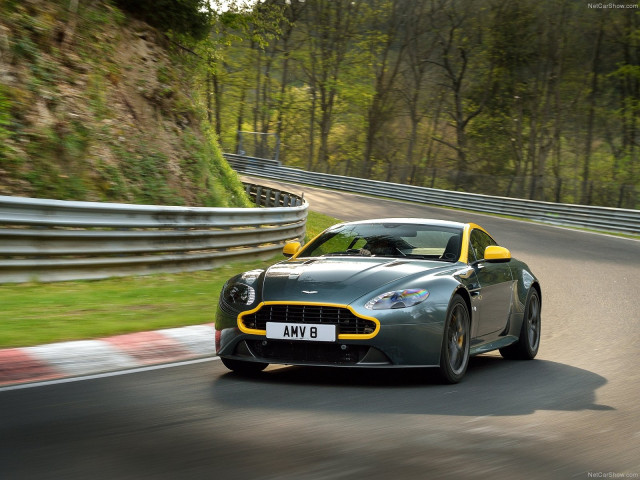 Aston Martin V8 Vantage N430 фото