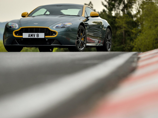 Aston Martin V8 Vantage N430 фото