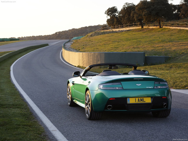 Aston Martin V8 Vantage S Roadster фото