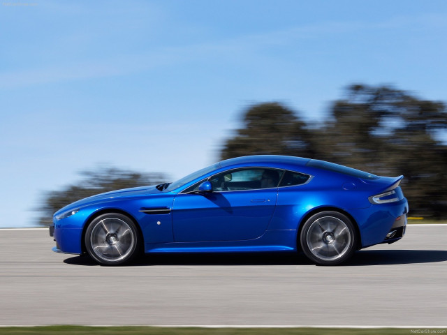 Aston Martin V8 Vantage S фото