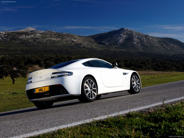 Aston Martin V8 Vantage S фото