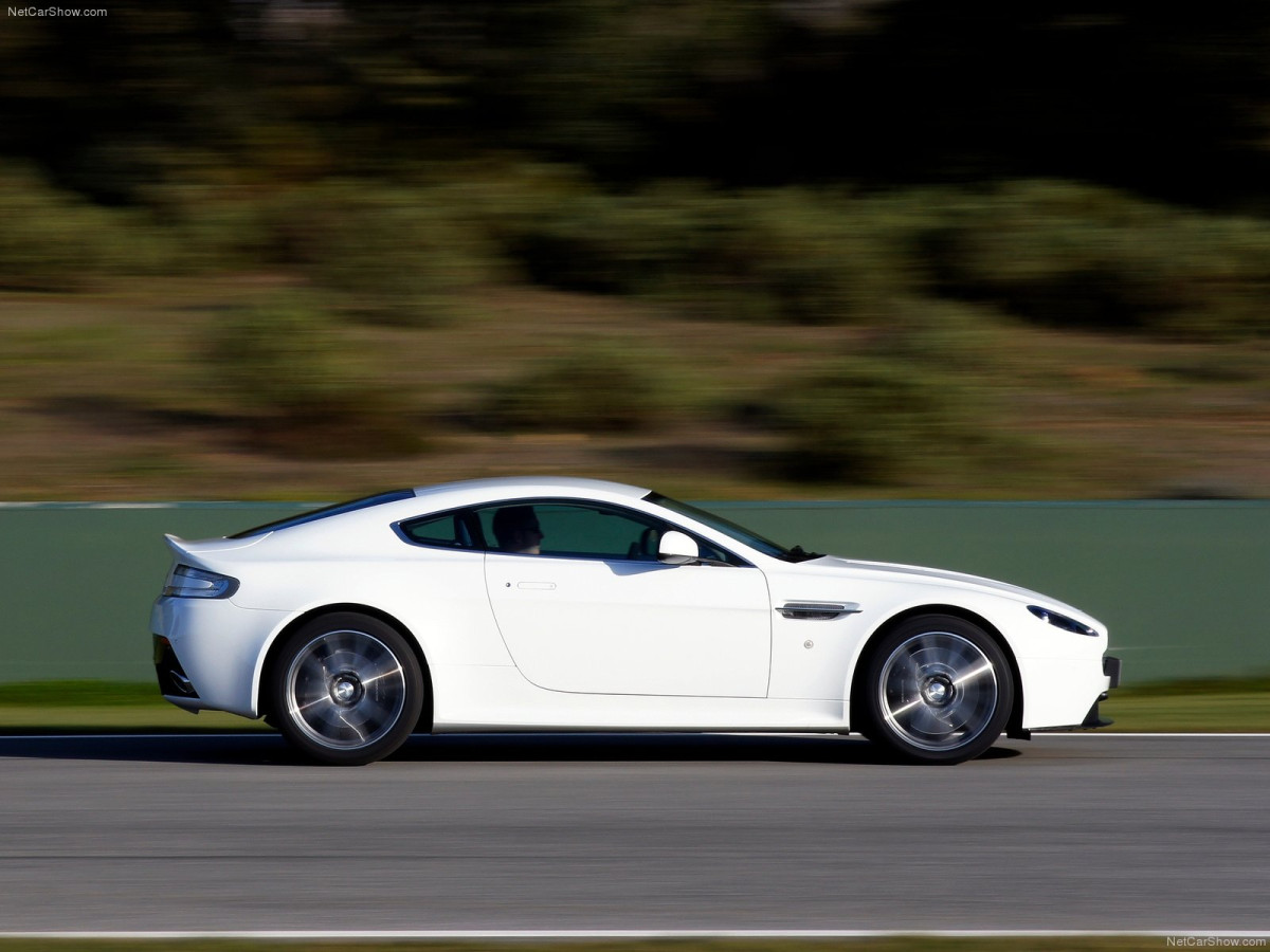 Aston Martin V8 Vantage S фото 82044