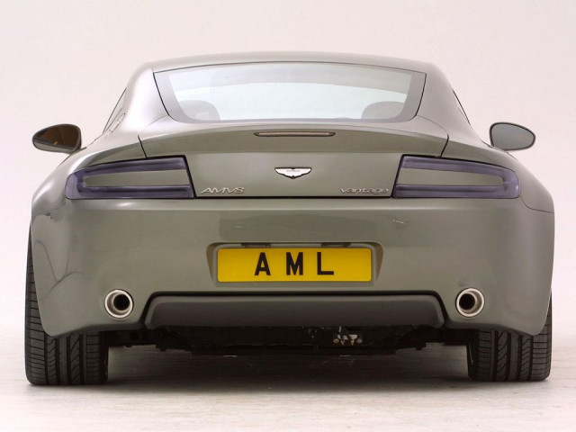 Aston Martin V8 Vantage фото