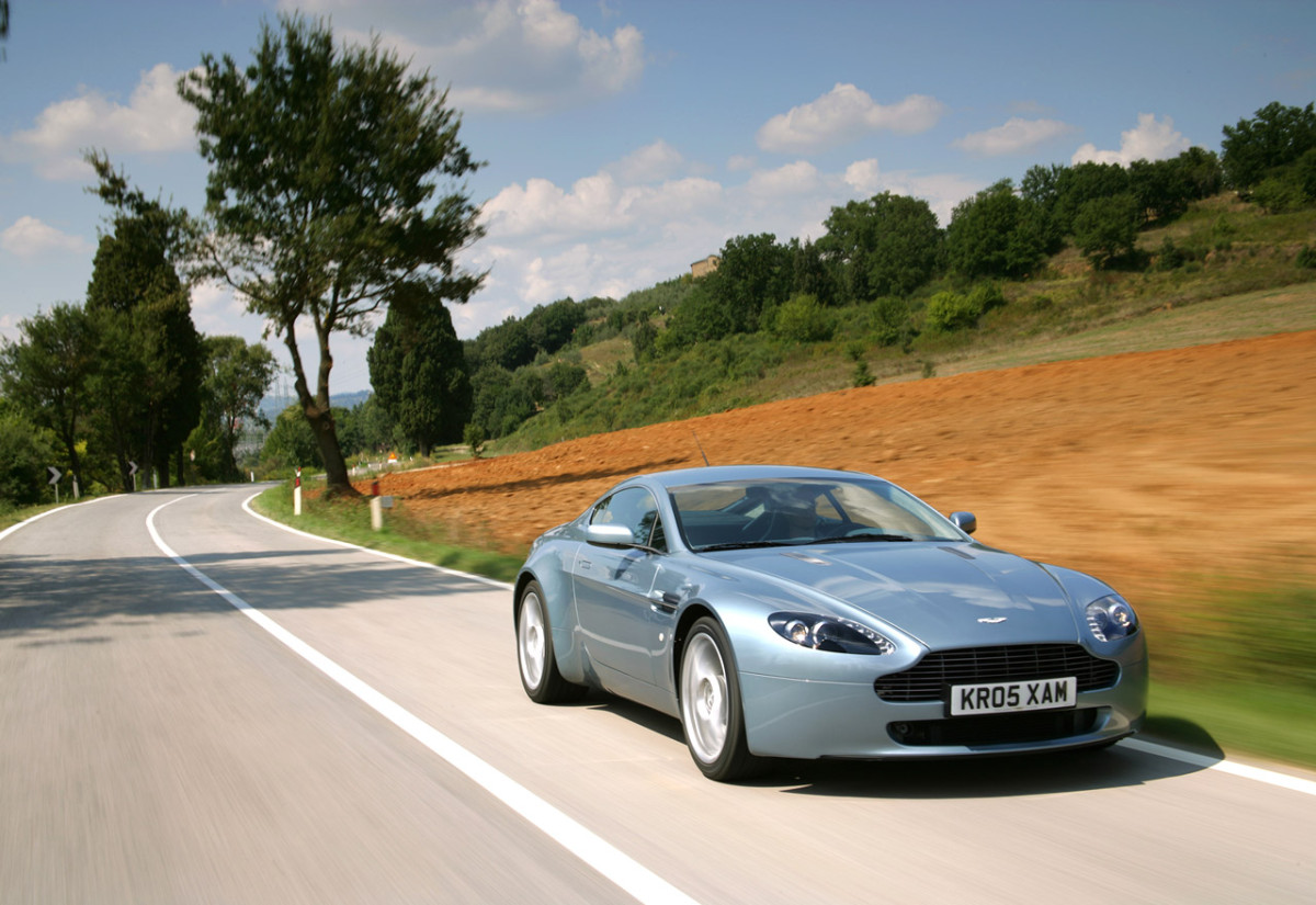 Aston Martin V8 Vantage фото 27049