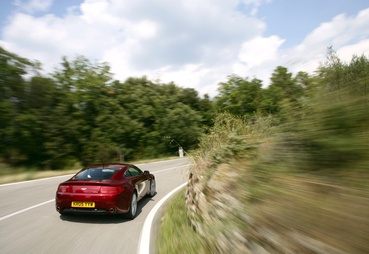 Aston Martin V8 Vantage фото 27052