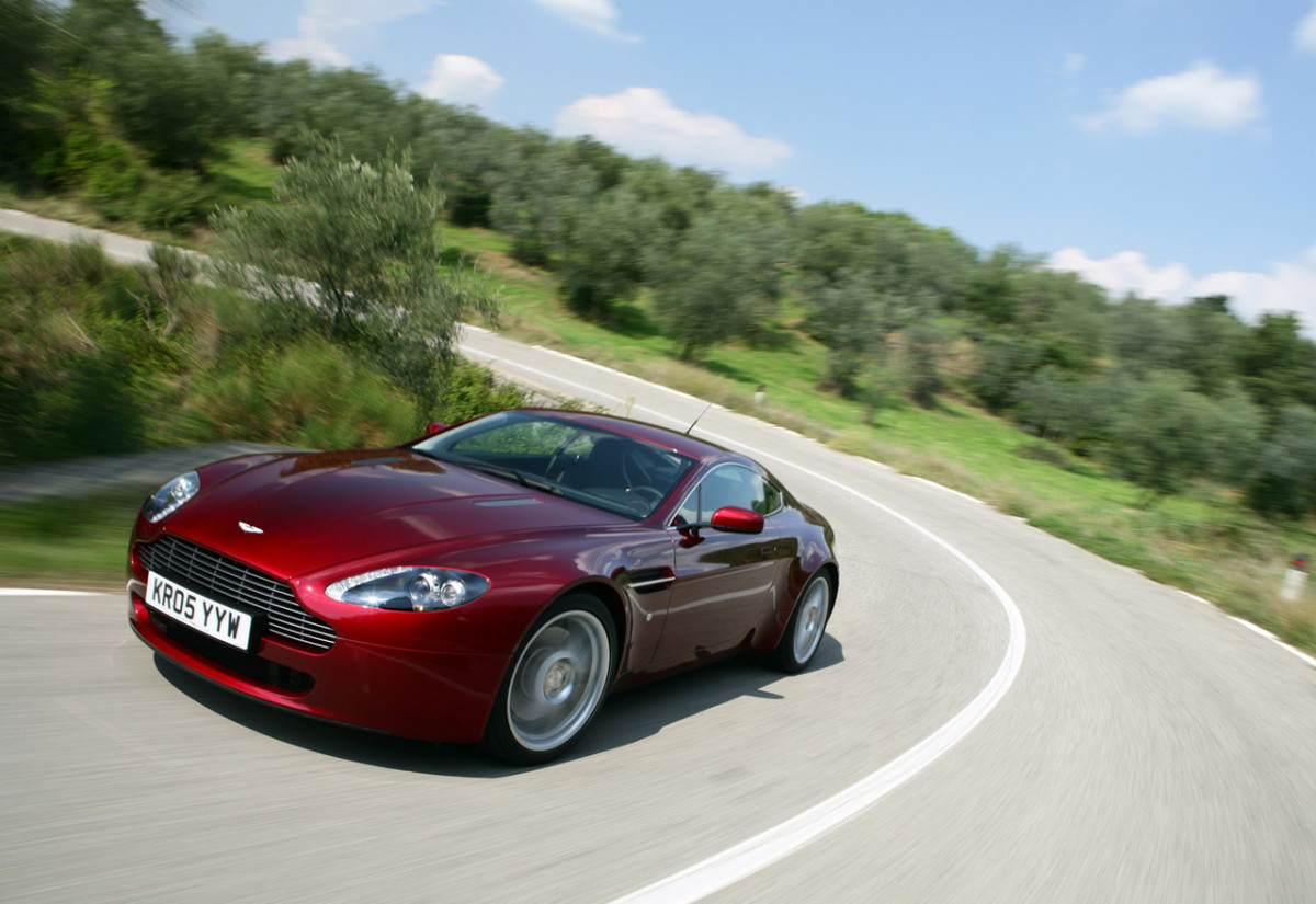 Aston Martin V8 Vantage фото 27053