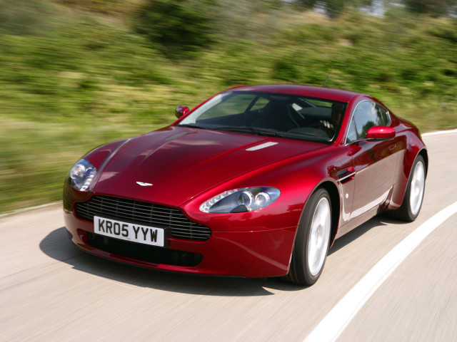 Aston Martin V8 Vantage фото