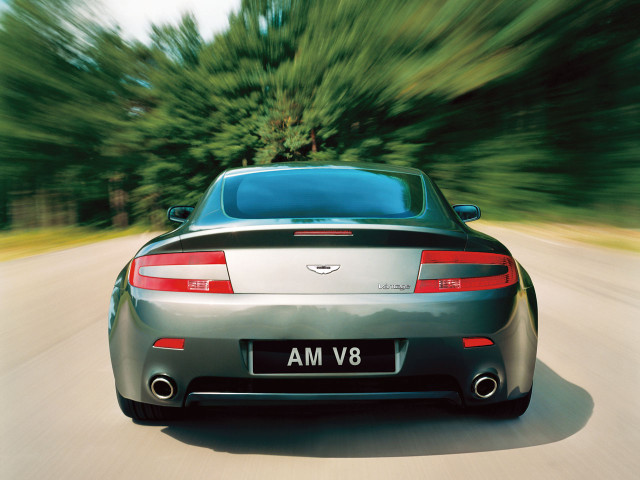 Aston Martin V8 Vantage фото