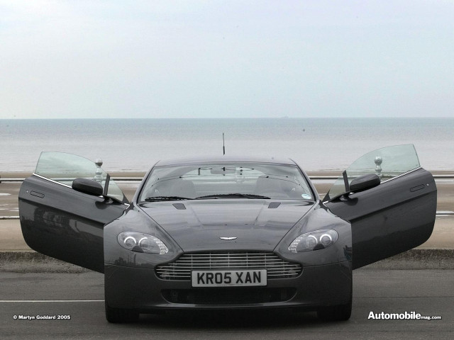 Aston Martin V8 Vantage фото