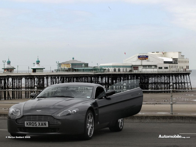 Aston Martin V8 Vantage фото