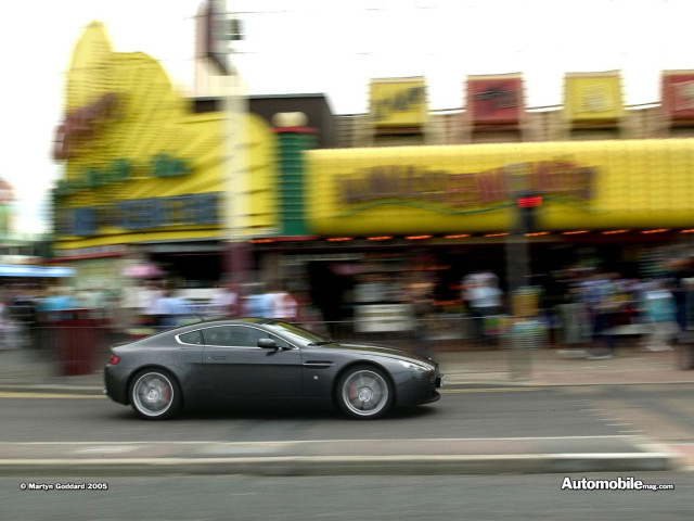 Aston Martin V8 Vantage фото