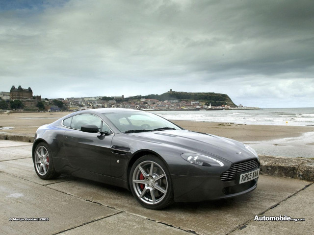 Aston Martin V8 Vantage фото