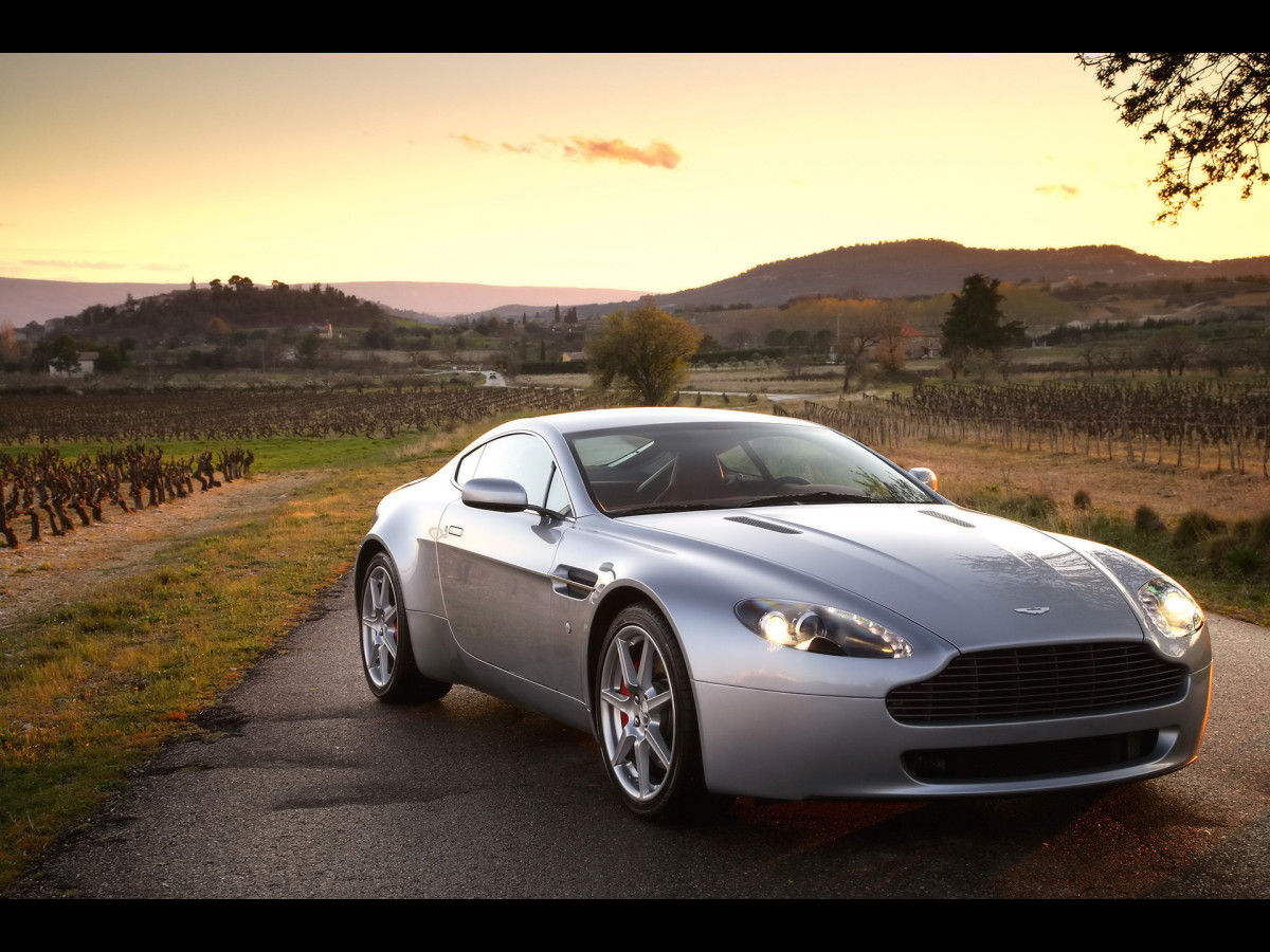 Aston Martin V8 Vantage фото 45347