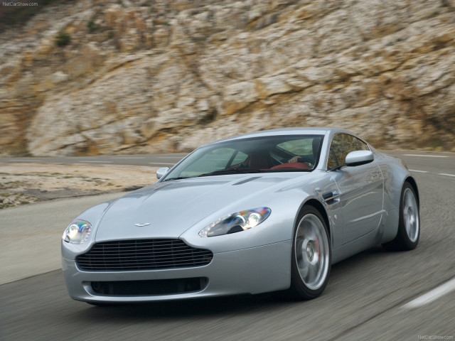 Aston Martin V8 Vantage фото