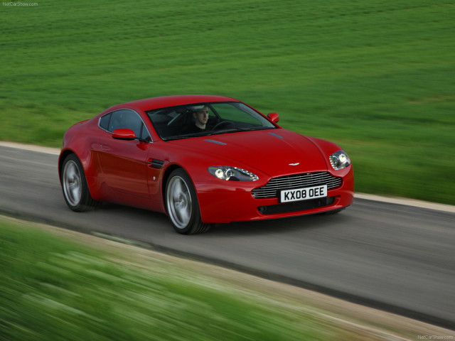 Aston Martin V8 Vantage фото