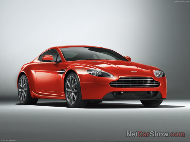 Aston Martin V8 Vantage фото