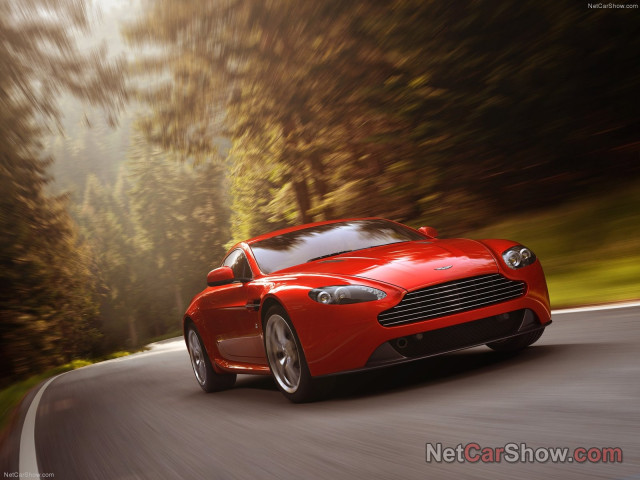 Aston Martin V8 Vantage фото