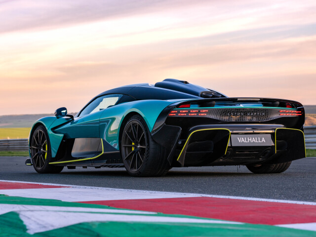 Aston Martin Valhalla фото