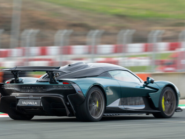 Aston Martin Valhalla фото