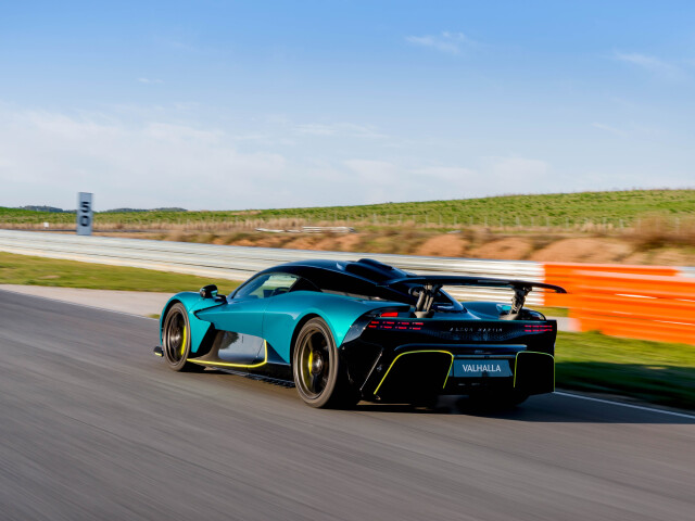 Aston Martin Valhalla фото