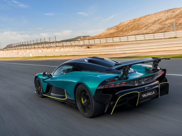 Aston Martin Valhalla фото