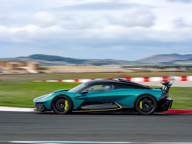 Aston Martin Valhalla фото