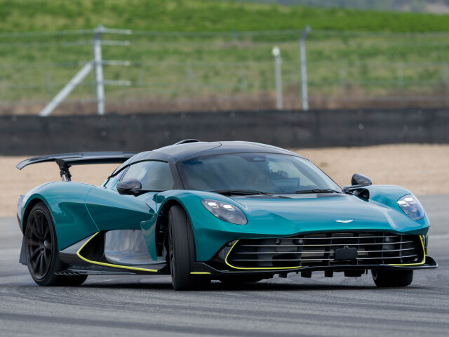 Aston Martin Valhalla фото