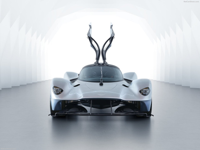 Aston Martin Valkyrie фото